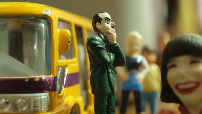bus-stop-391242_1280